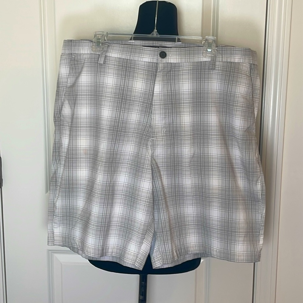 Men’s Chaps Golf 78 Plaid Shorts Size 40